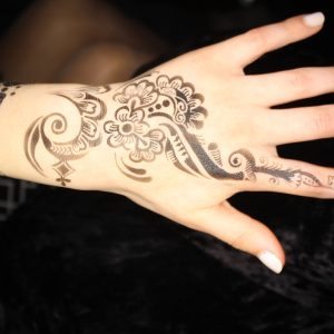 Airbrush Henna tattooist