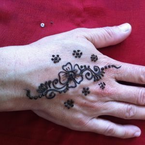 learn henna tattoos